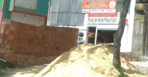 DEPOSITO Y FERRETERIA METRO Y MEDIO DEPOSITO Y FERRETERIA METRO Y MEDIO